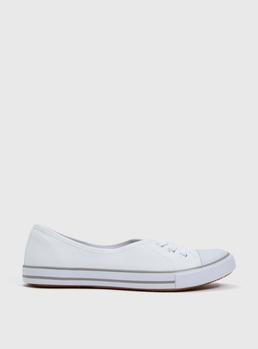 Tu Women's White Low Heel Lace-Up Canvas Pumps - Size 5