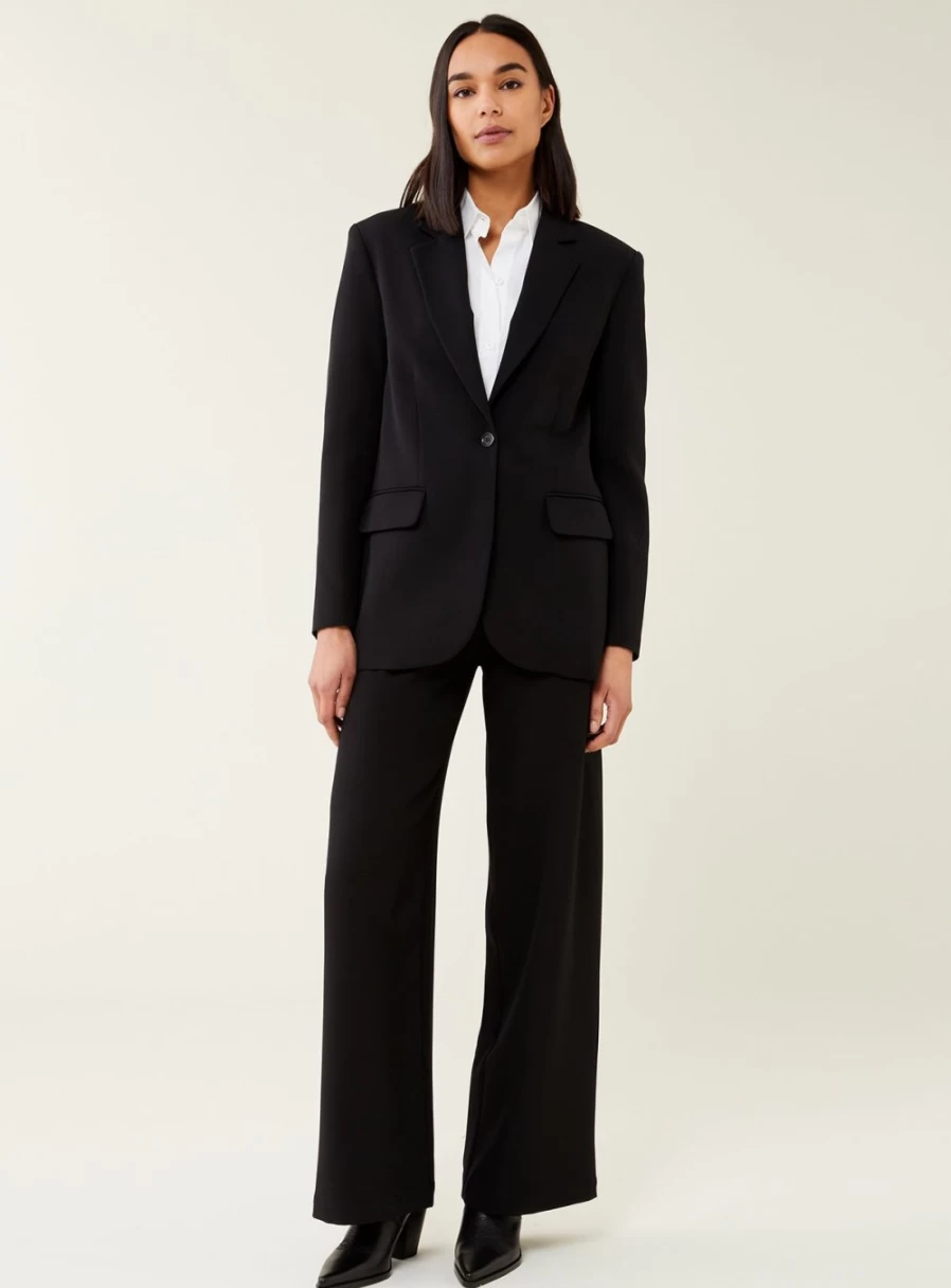 Finery Women's Black Kaiya Jacket - Stylish Outerwear for Everyday Wear
