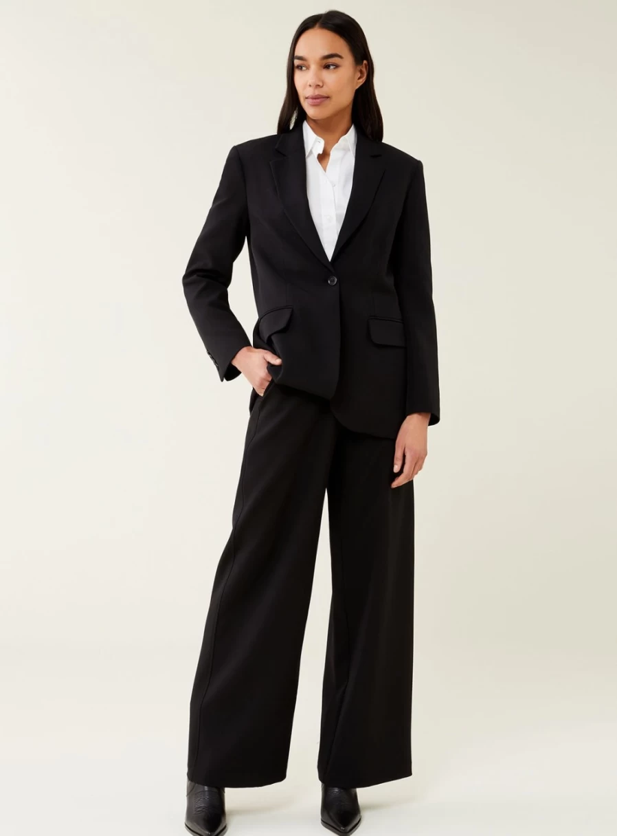Finery Women's Black Kaiya Jacket - Stylish Outerwear for Everyday Wear