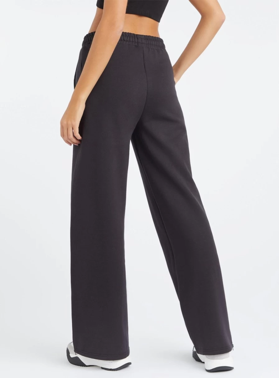Umbro Women's Core Straight Leg Sweatpants - Comfortable Casual Trousers