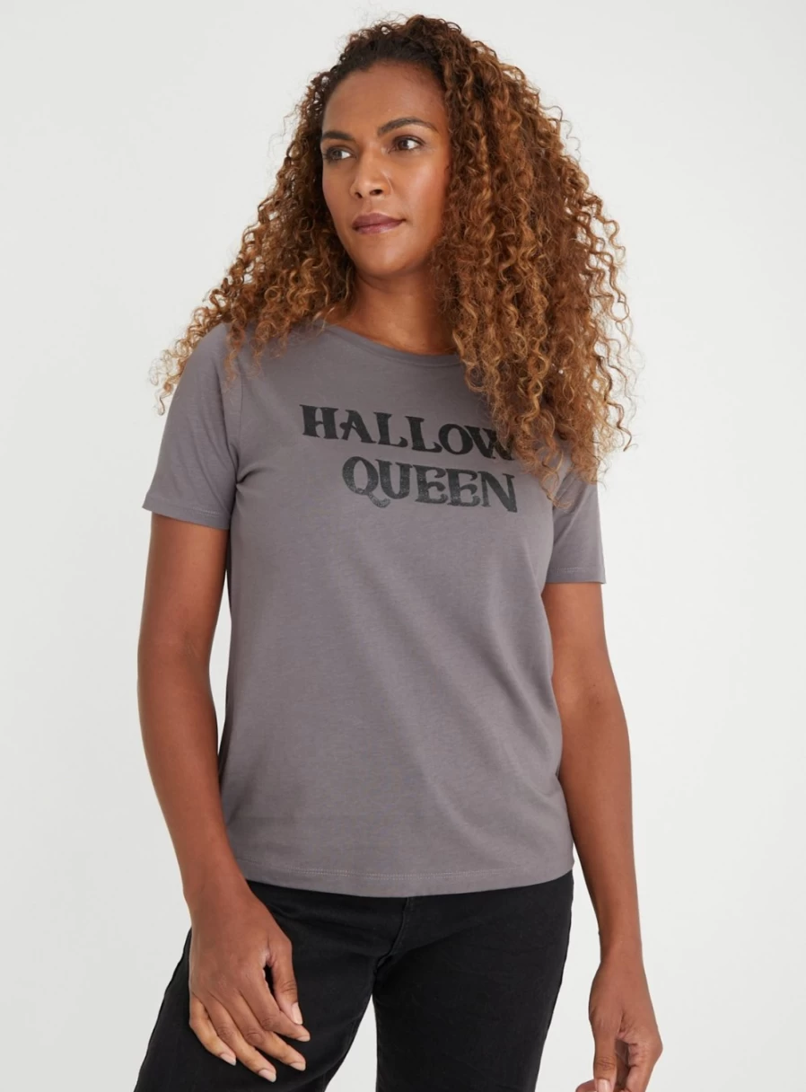 "Tu Women's Grey Halloween Queen Slogan T-Shirt - Spooky Graphic Tee for Women"