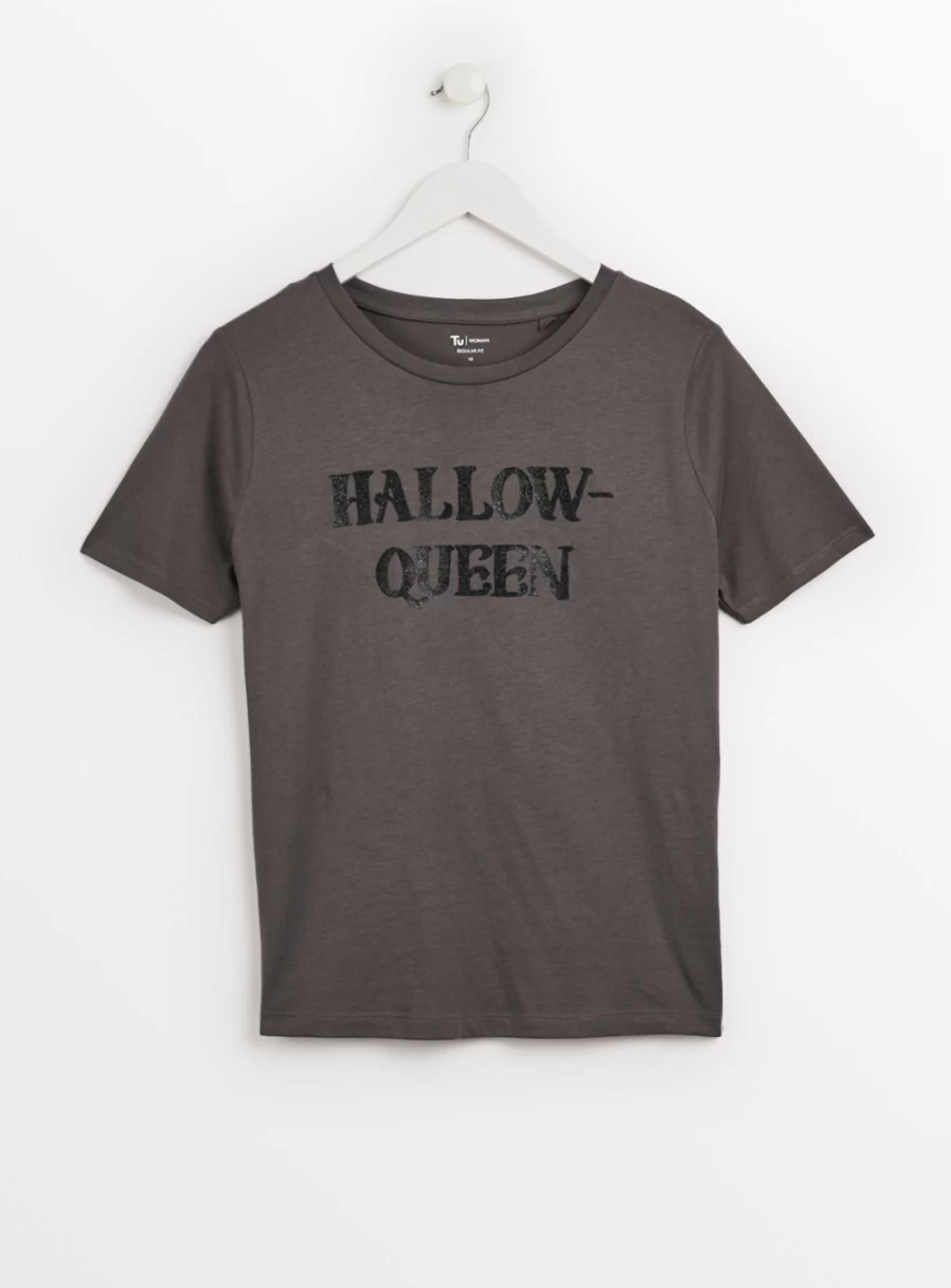 "Tu Women's Grey Halloween Queen Slogan T-Shirt - Spooky Graphic Tee for Women"