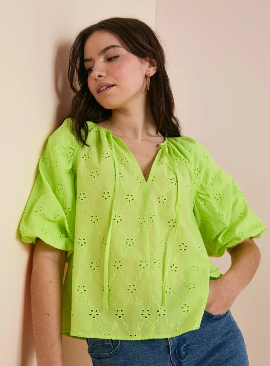 Everbelle Women's Relaxed Broderie Blouse - Floral Embroidered Casual Top Size 6