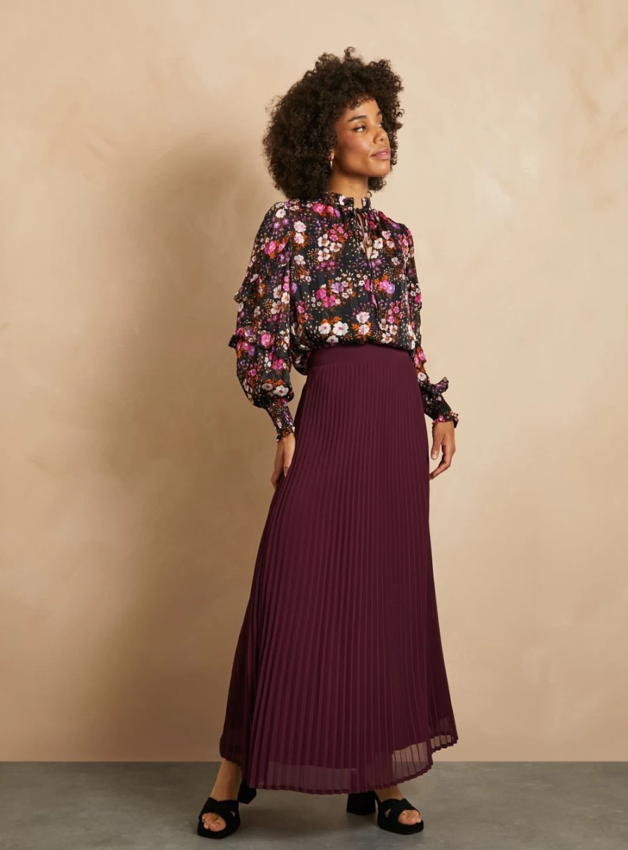 Everbelle Women's Burgundy Pleated Maxi Skirt - Elegant Long Length Style