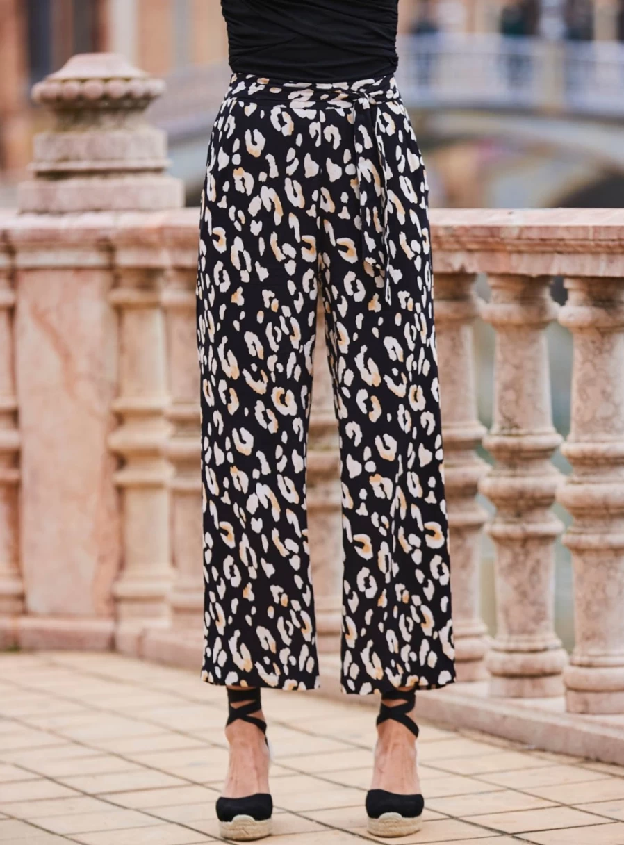 Sosandar Women's Black Animal Print Woven Culotte Pants Size 18