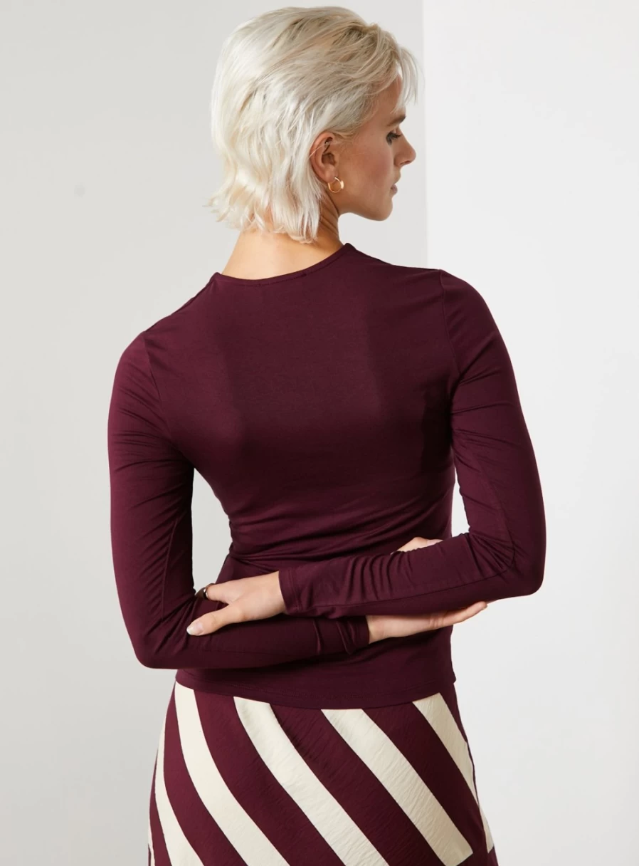 "For All The Love Women's Burgundy Twist Neck Cut Out T-Shirt - Stylish Casual Top"