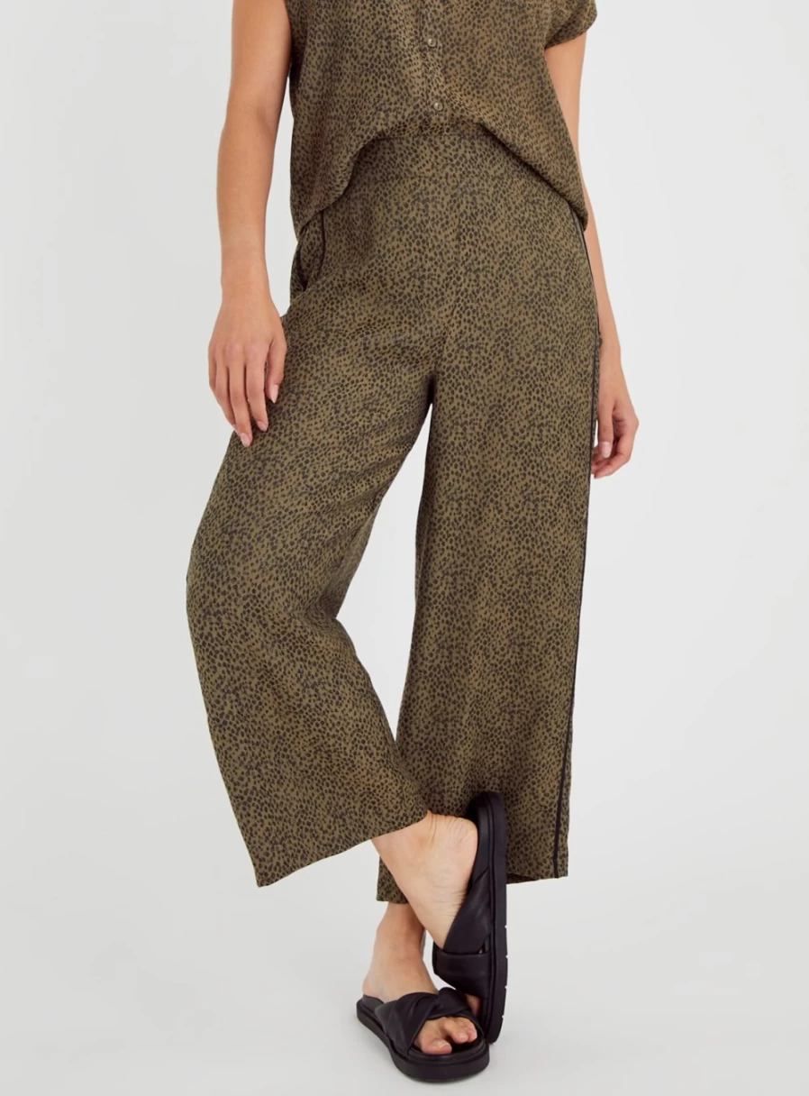 "Tu Women's Green Printed Cropped Trousers - Size 16"
