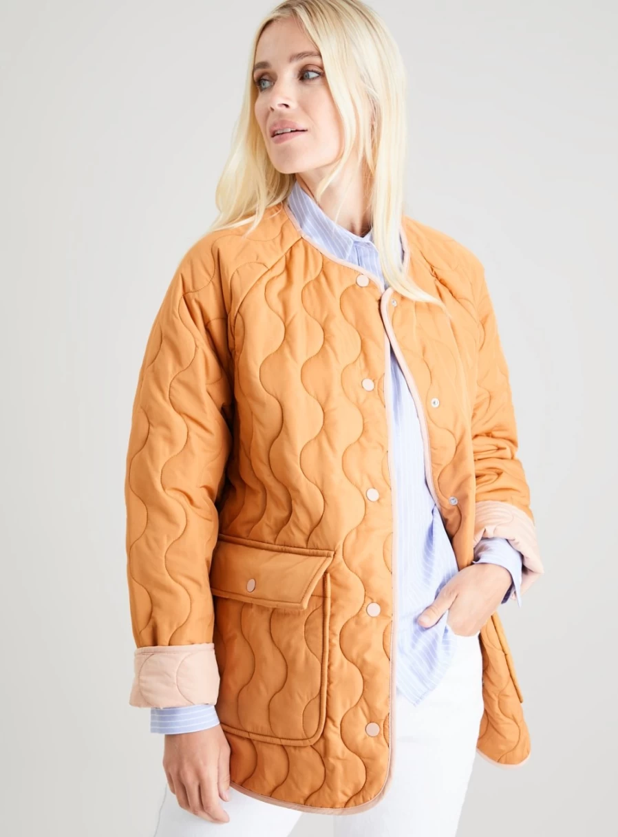 "Tu Women's Neutral Reversible Quilted Jacket – Lightweight 14"
