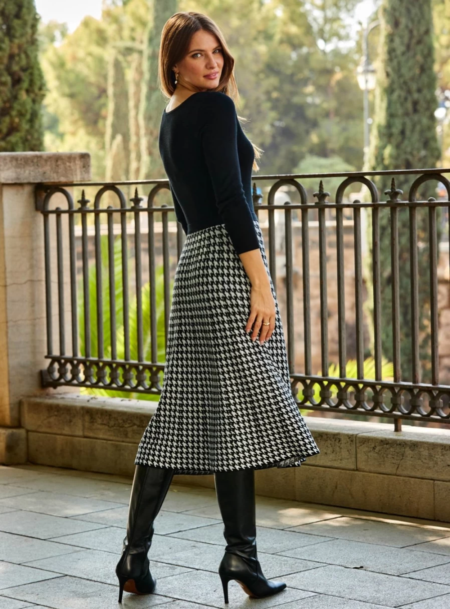 Sosandar Women's Houndstooth Fit & Flare Knit Dress - Boatneck Style, Size 6